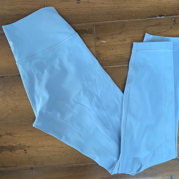 lululemon chambray light blue Wunder train size 6 - Picture 3 of 3